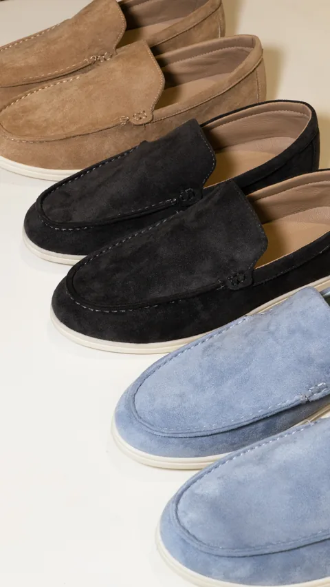 Mocasines en distintos tonos del banco de fotografía de ADAMS